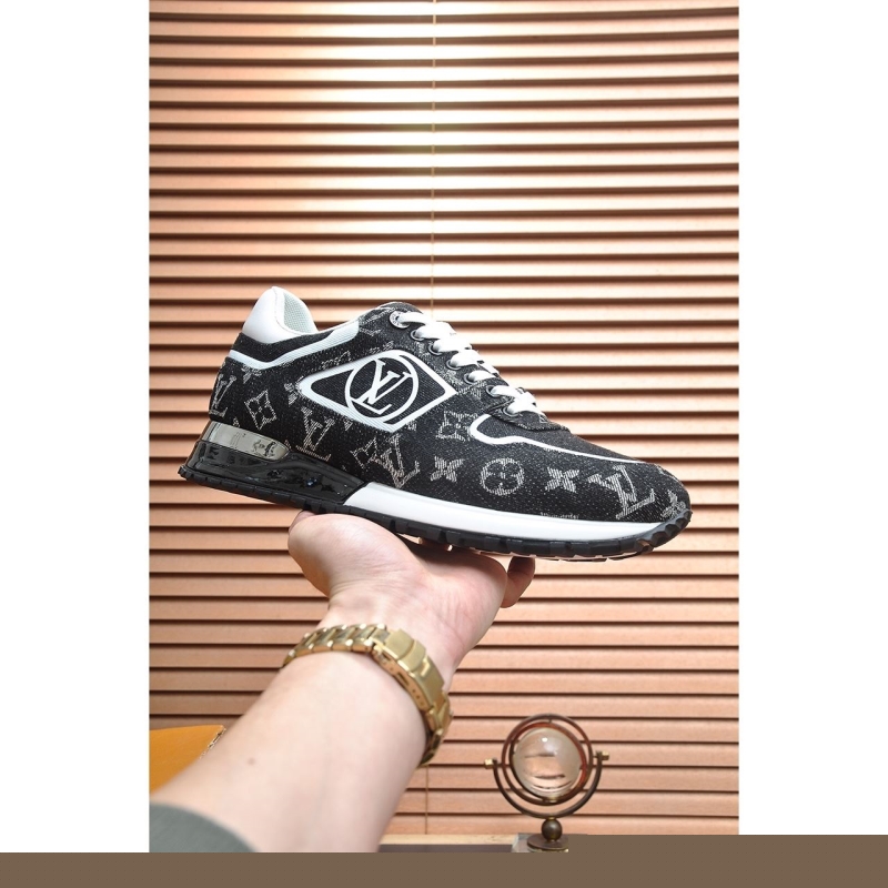 l**is V*t*n sneakers